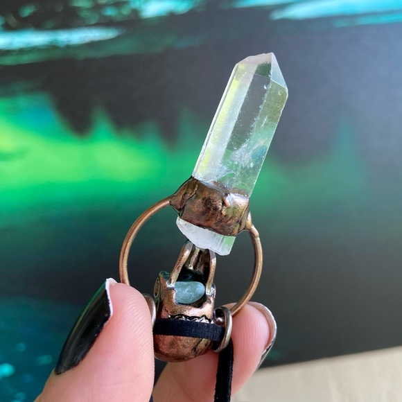 Skull crystal necklace . Clear crystal quartz electroplated copper skull leather - Picture 8 of 16